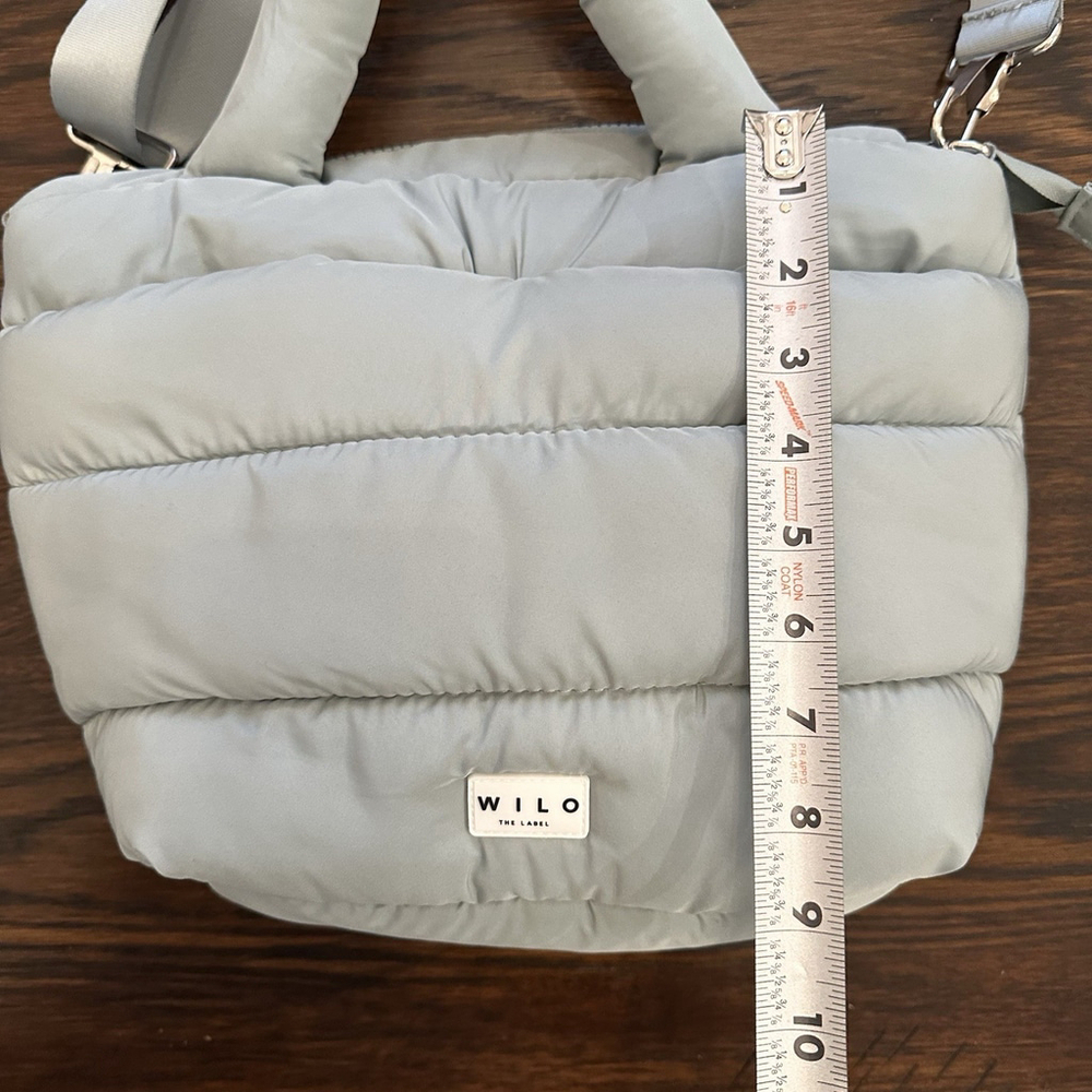 Wilo the Label Puffer Travel Bag Light Green with Adjustable Crossbody Strap - Picture 5 of 8